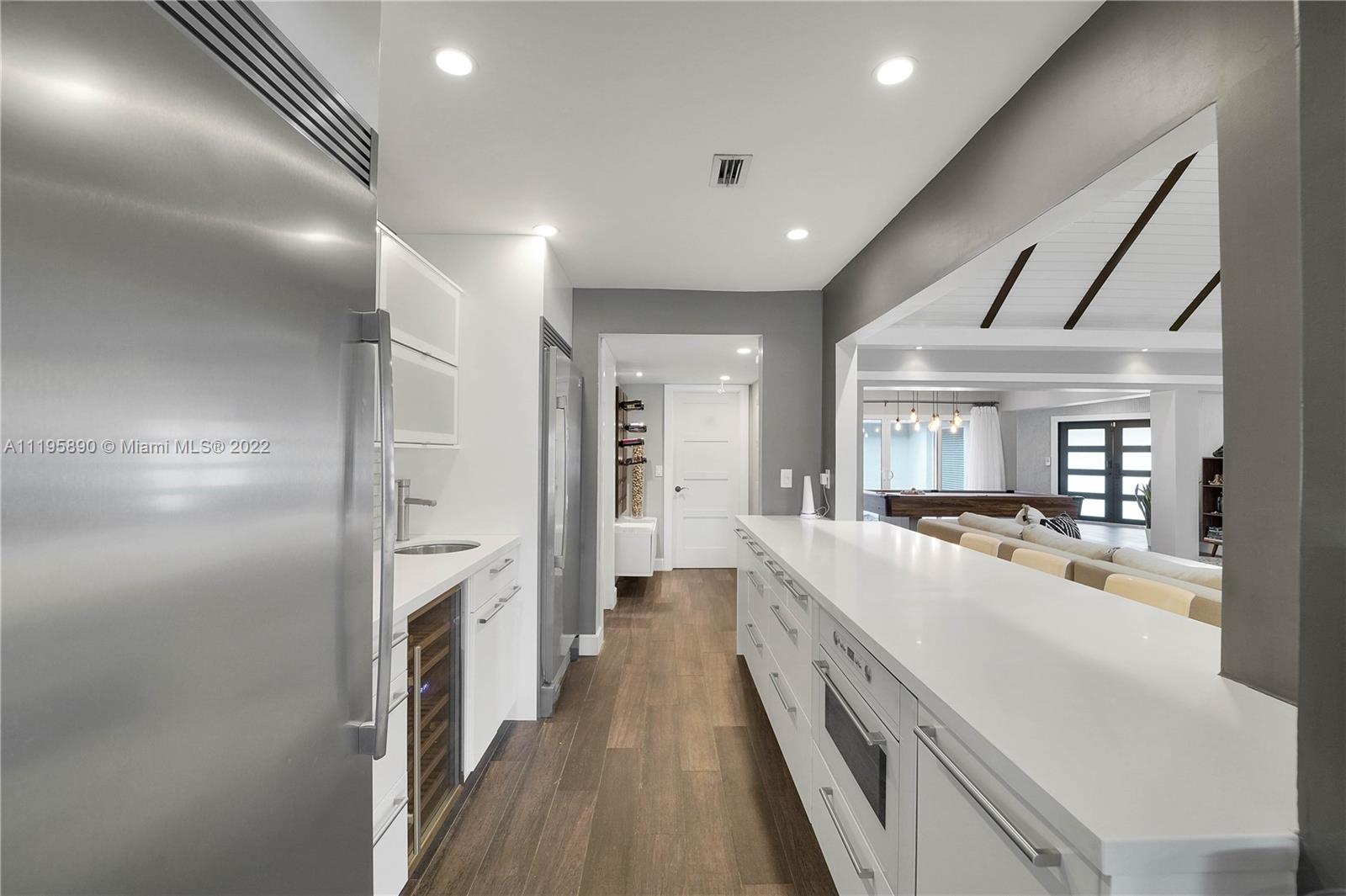 6106 Royal Poinciana Ln