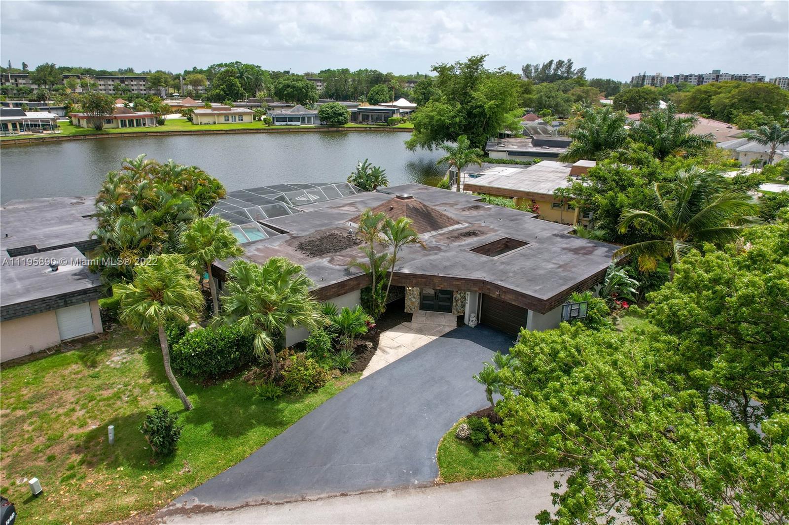 6106 Royal Poinciana Ln