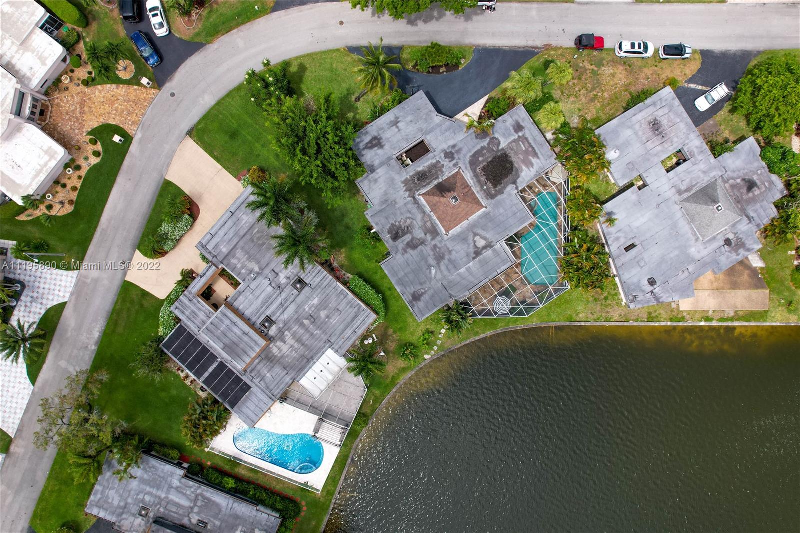 6106 Royal Poinciana Ln