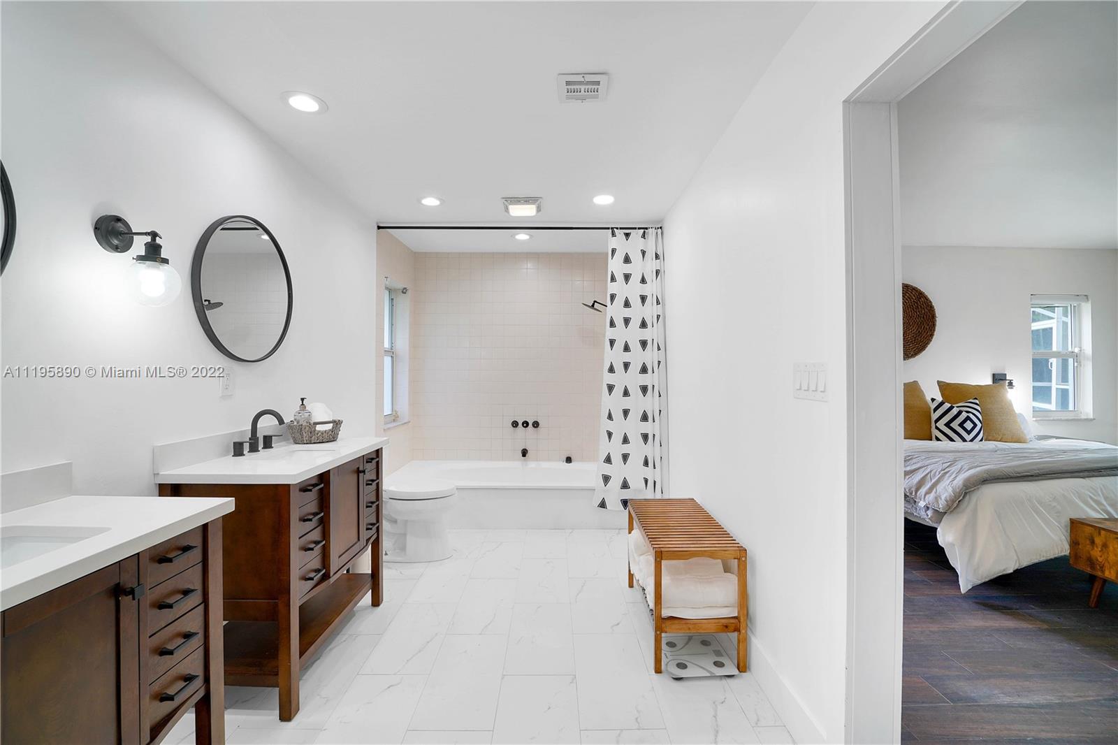 6106 Royal Poinciana Ln