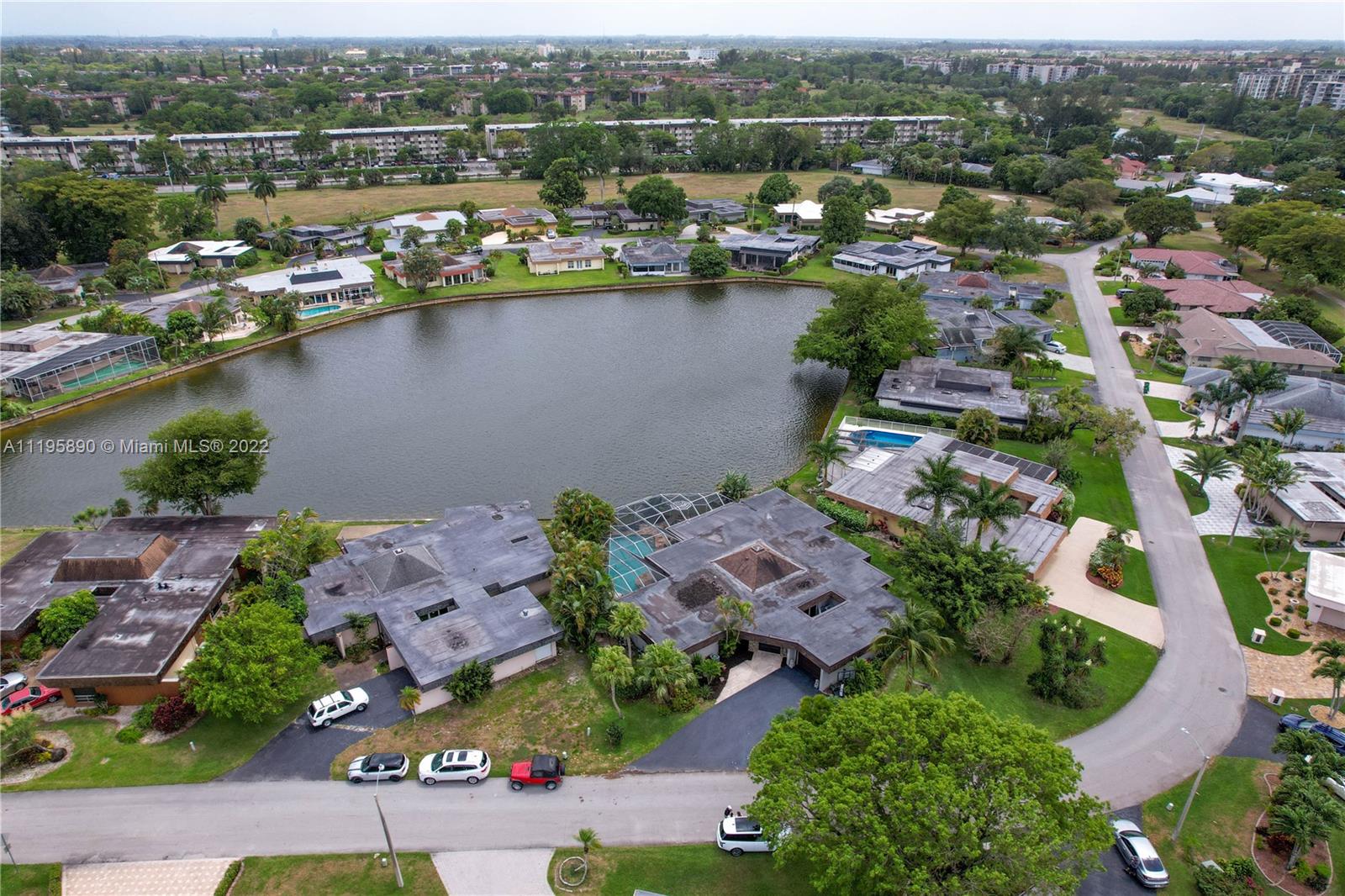 6106 Royal Poinciana Ln