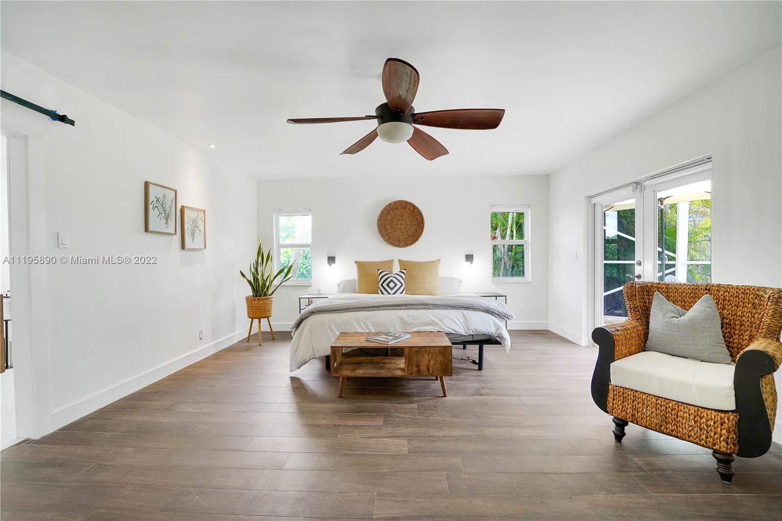 6106 Royal Poinciana Ln