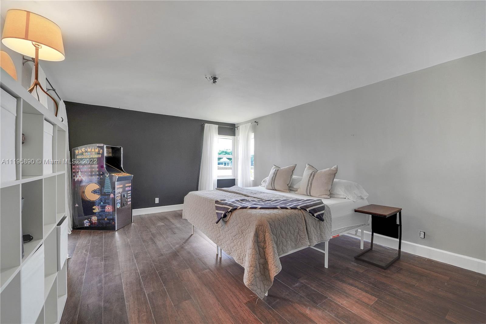 6106 Royal Poinciana Ln