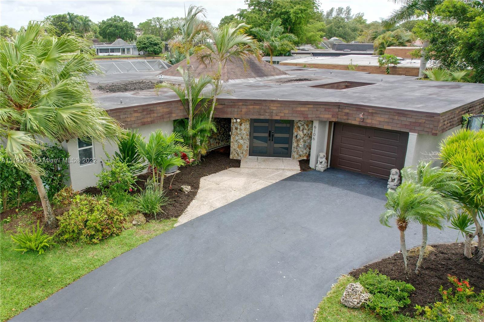 6106 Royal Poinciana Ln