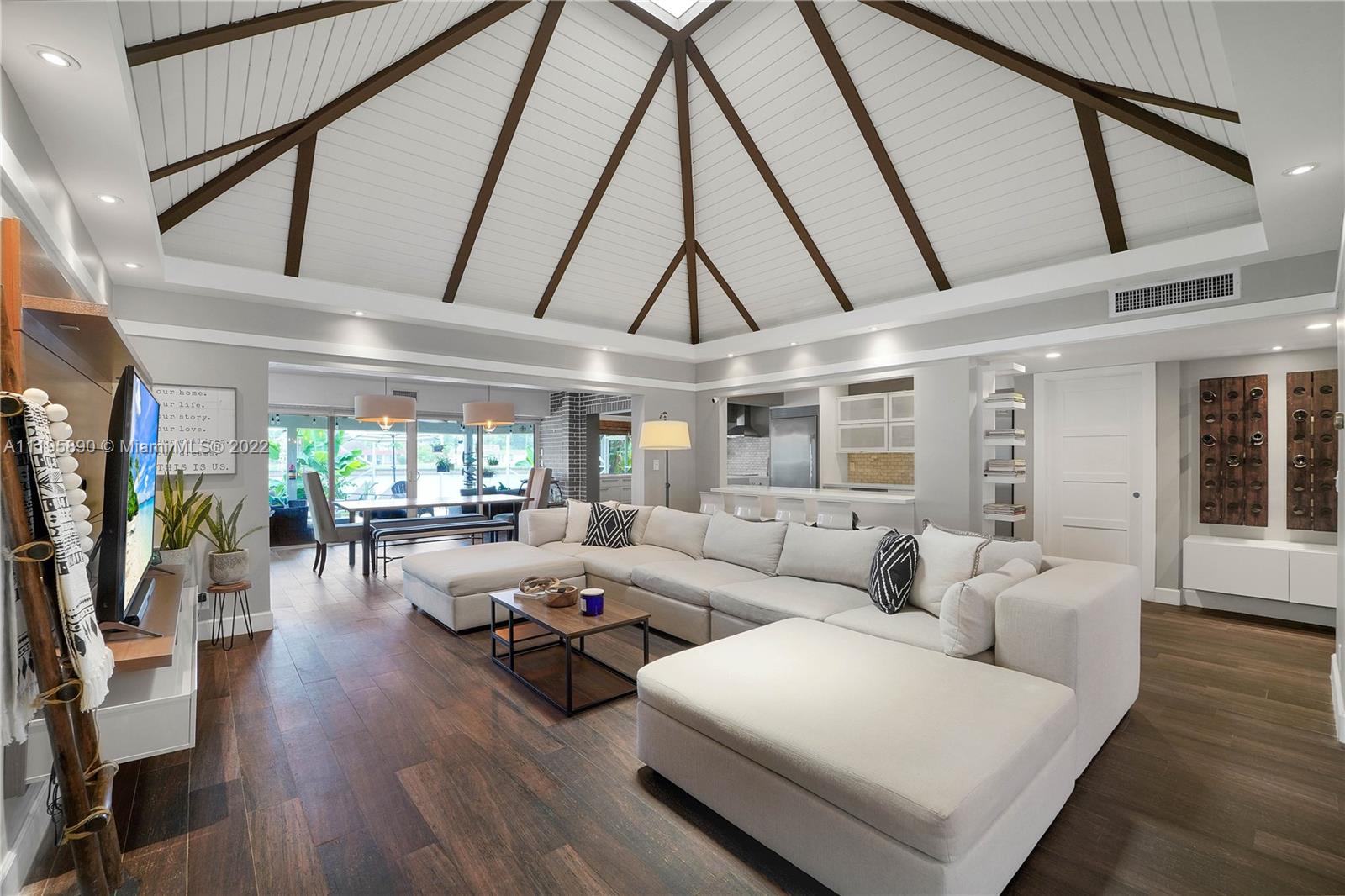 6106 Royal Poinciana Ln