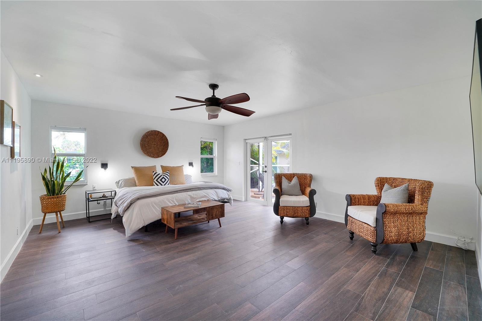 6106 Royal Poinciana Ln