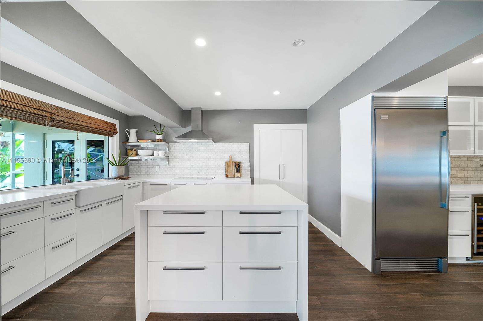 6106 Royal Poinciana Ln