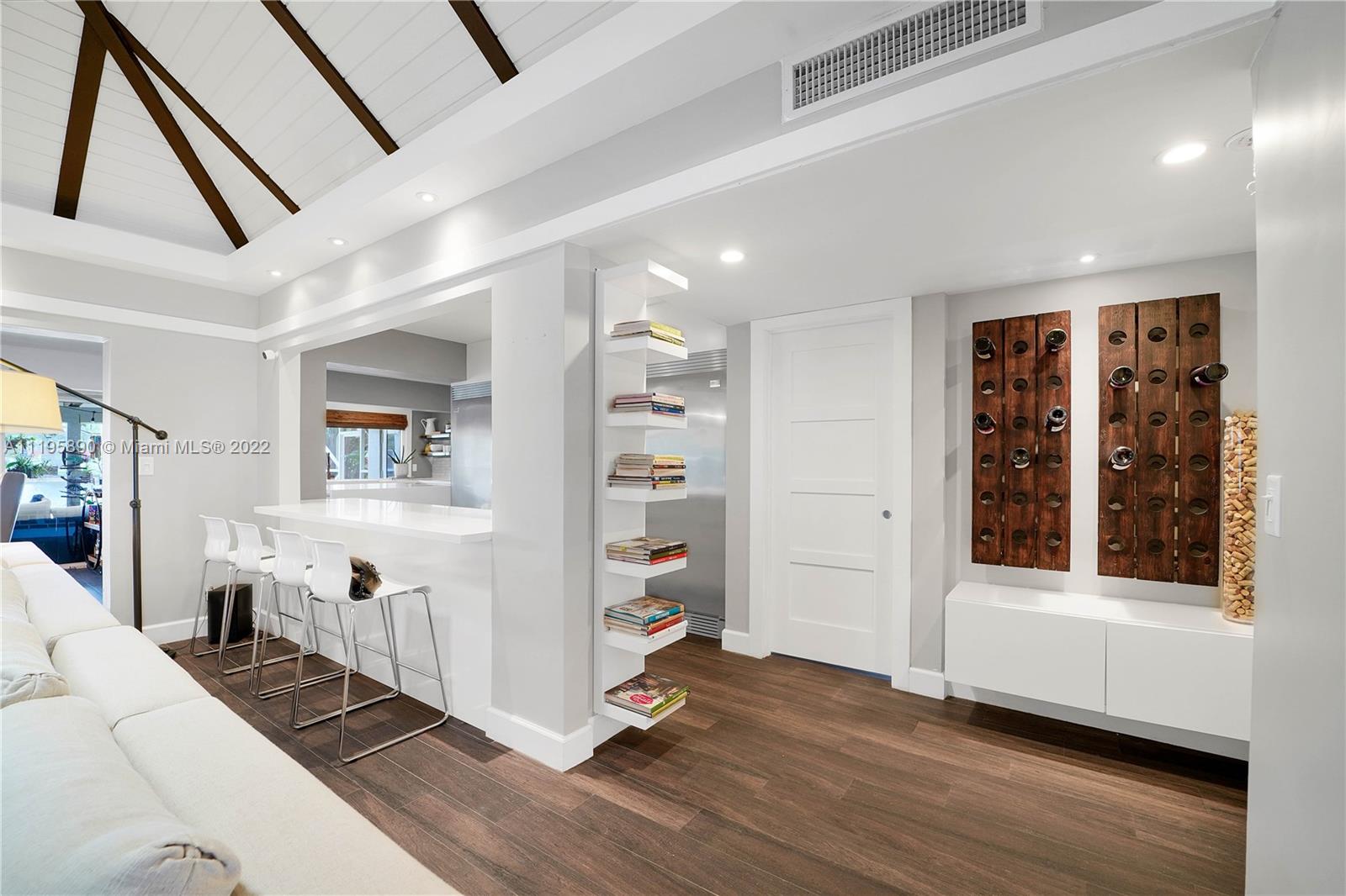 6106 Royal Poinciana Ln