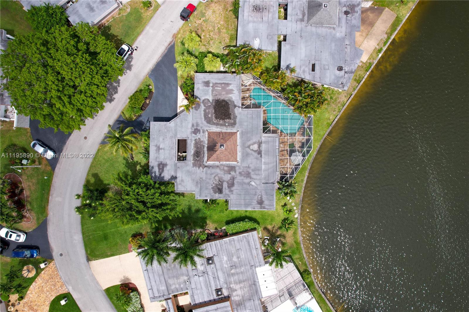 6106 Royal Poinciana Ln