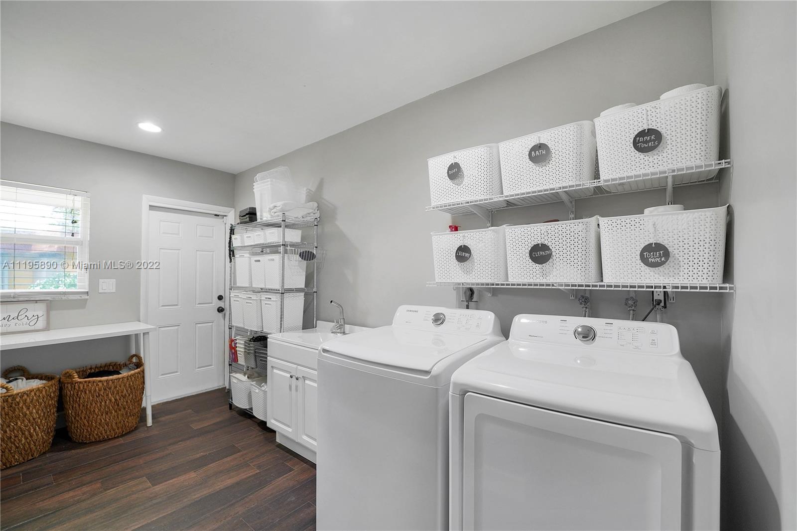 6106 Royal Poinciana Ln