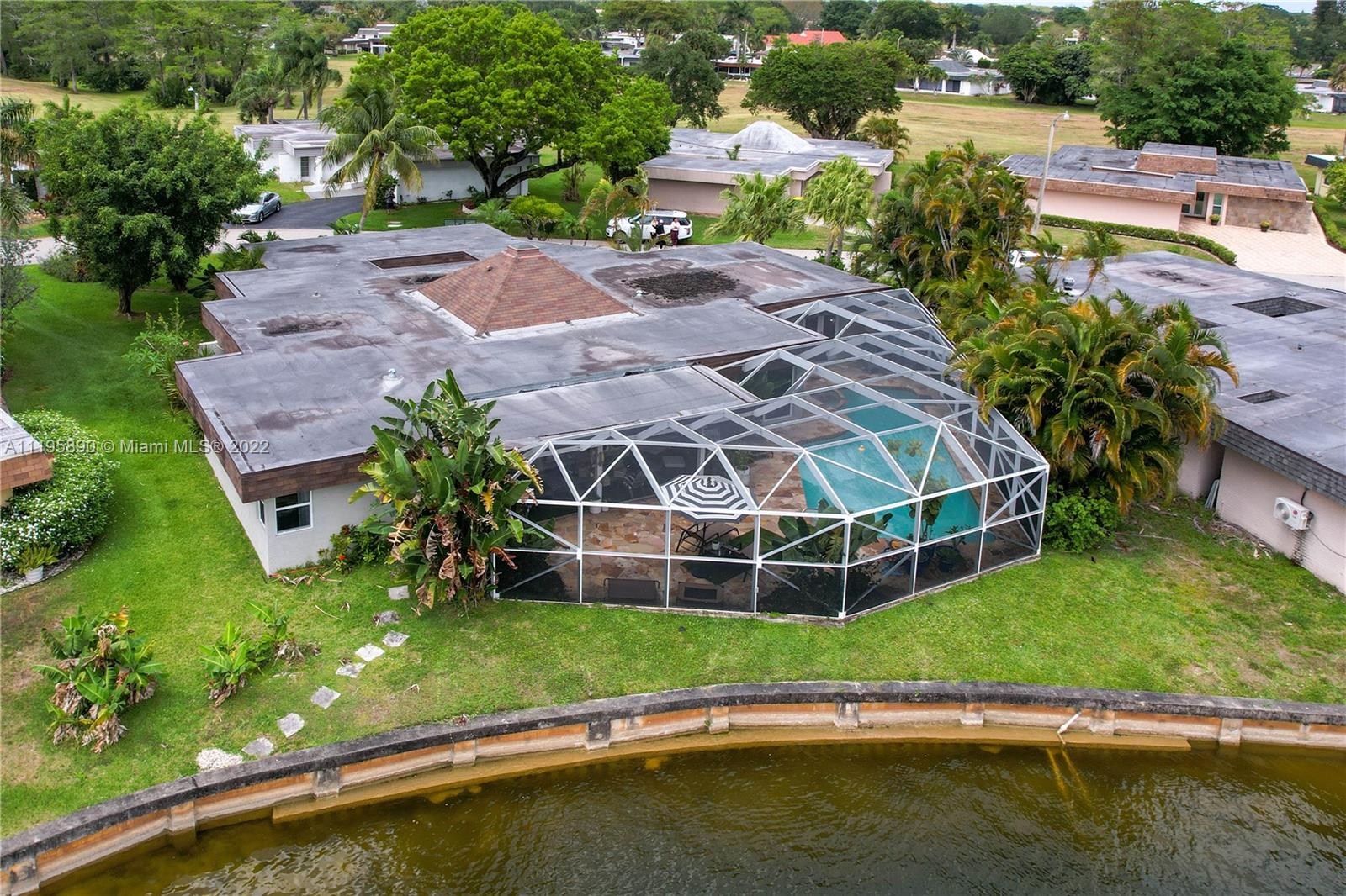 6106 Royal Poinciana Ln