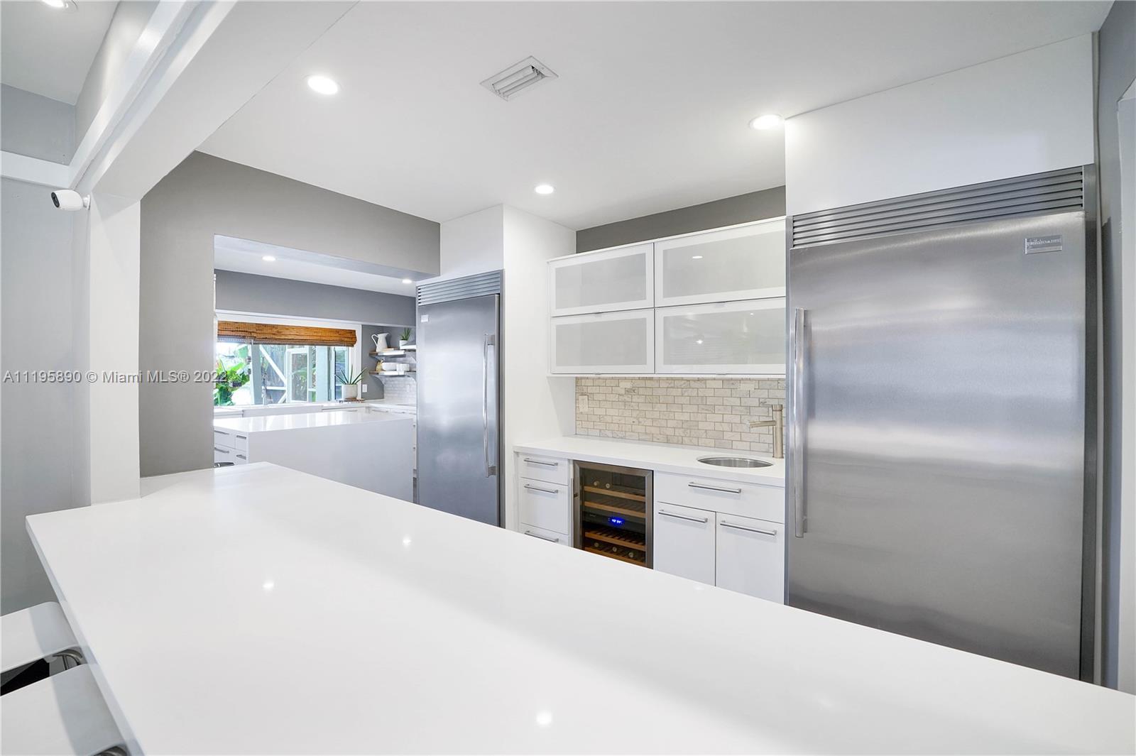 6106 Royal Poinciana Ln