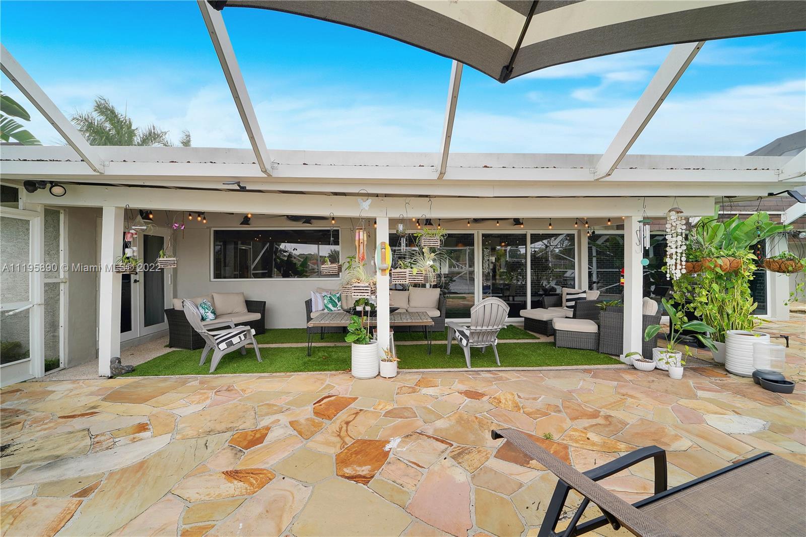 6106 Royal Poinciana Ln