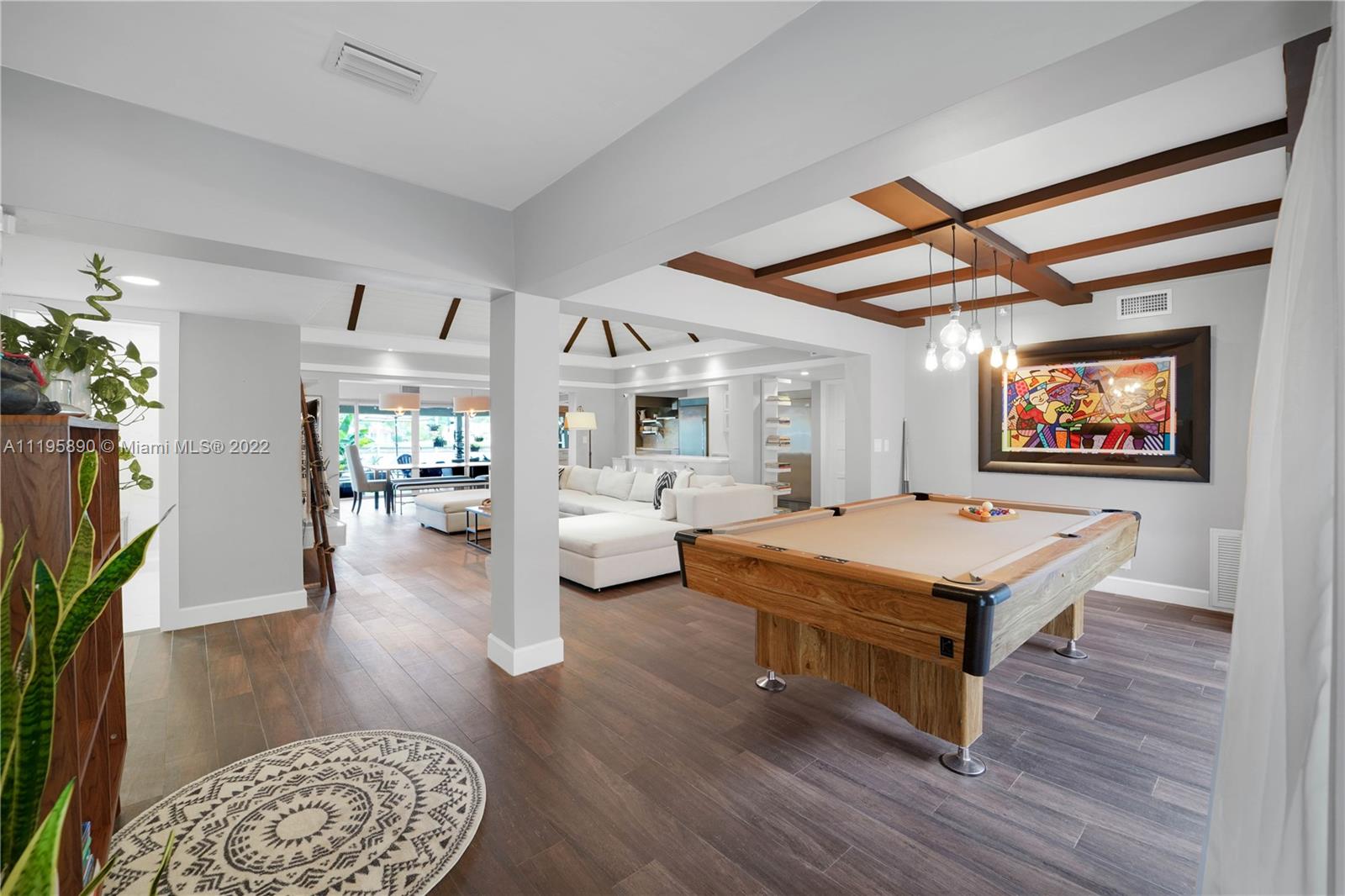 6106 Royal Poinciana Ln