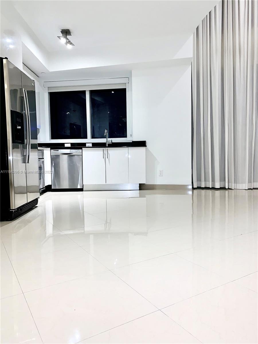 60 SW 13th St Unit: 3226