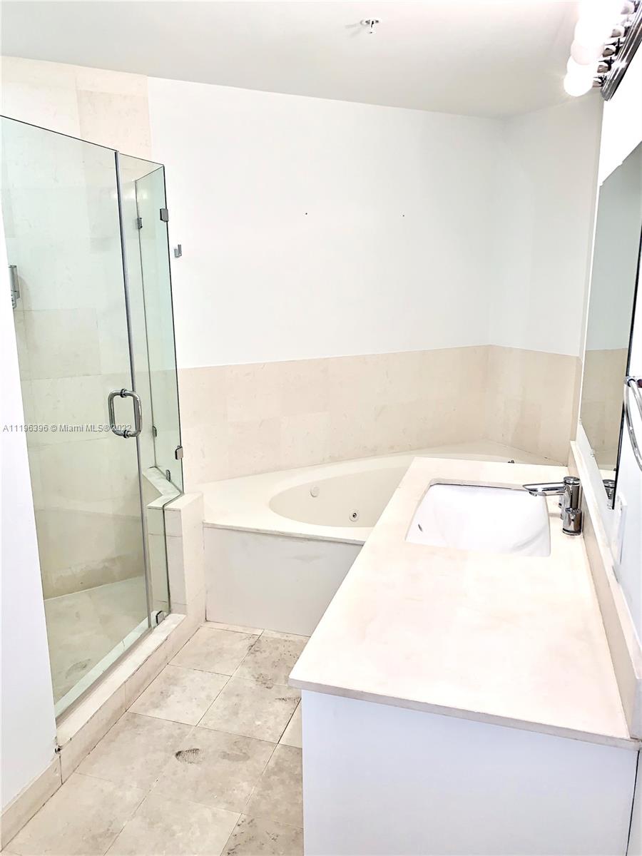 60 SW 13th St Unit: 3226