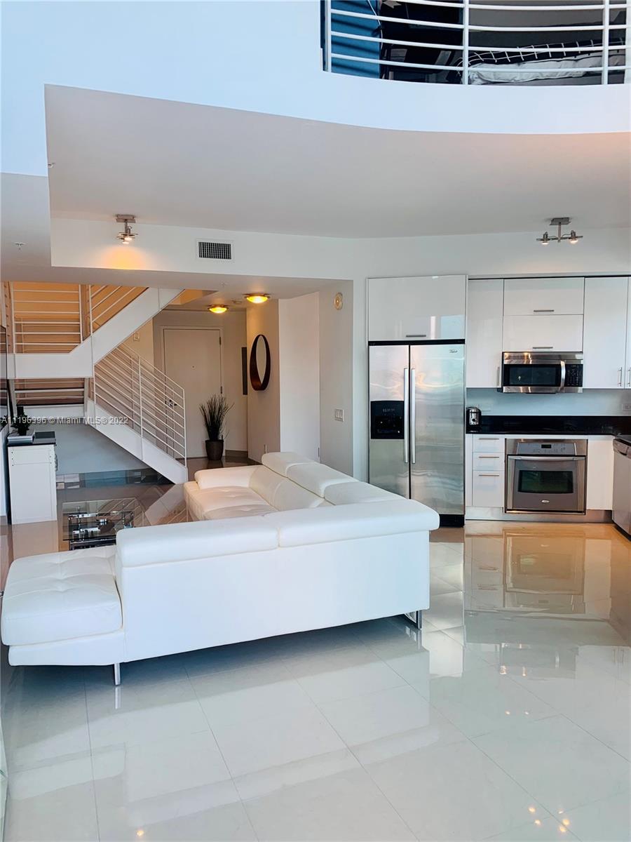 60 SW 13th St Unit: 3226