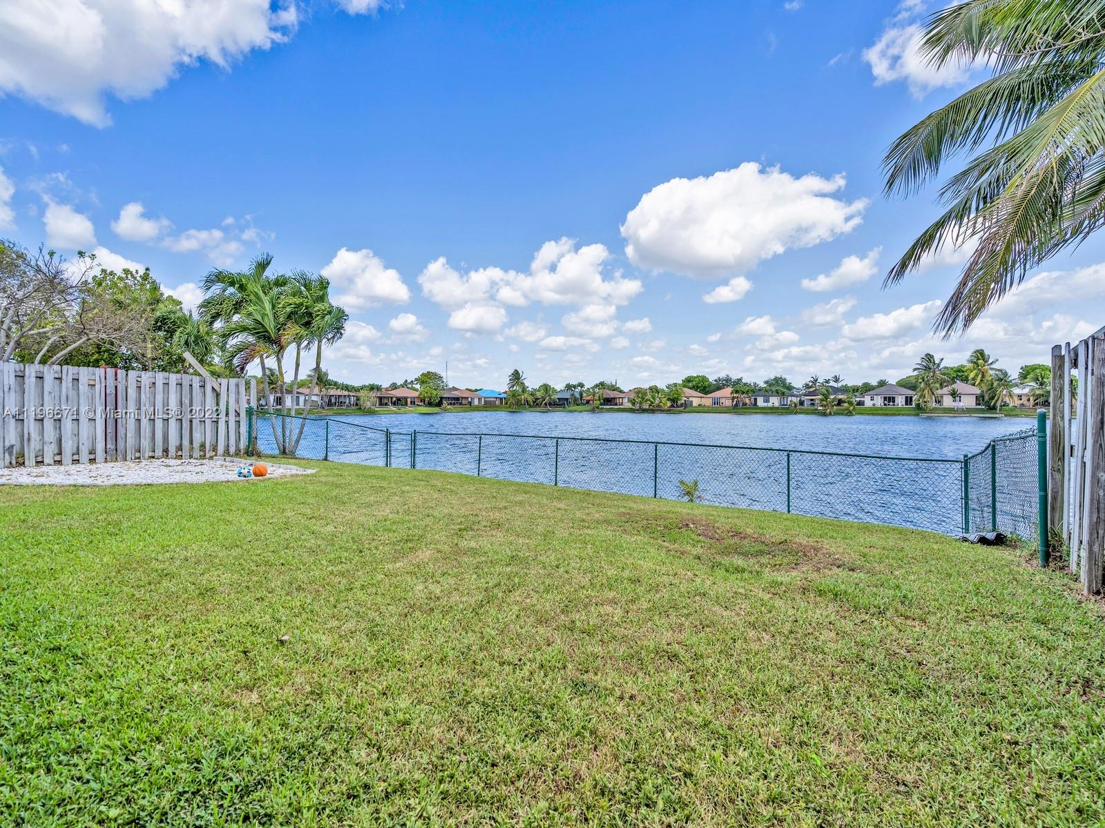 7853 NW 194th Ter