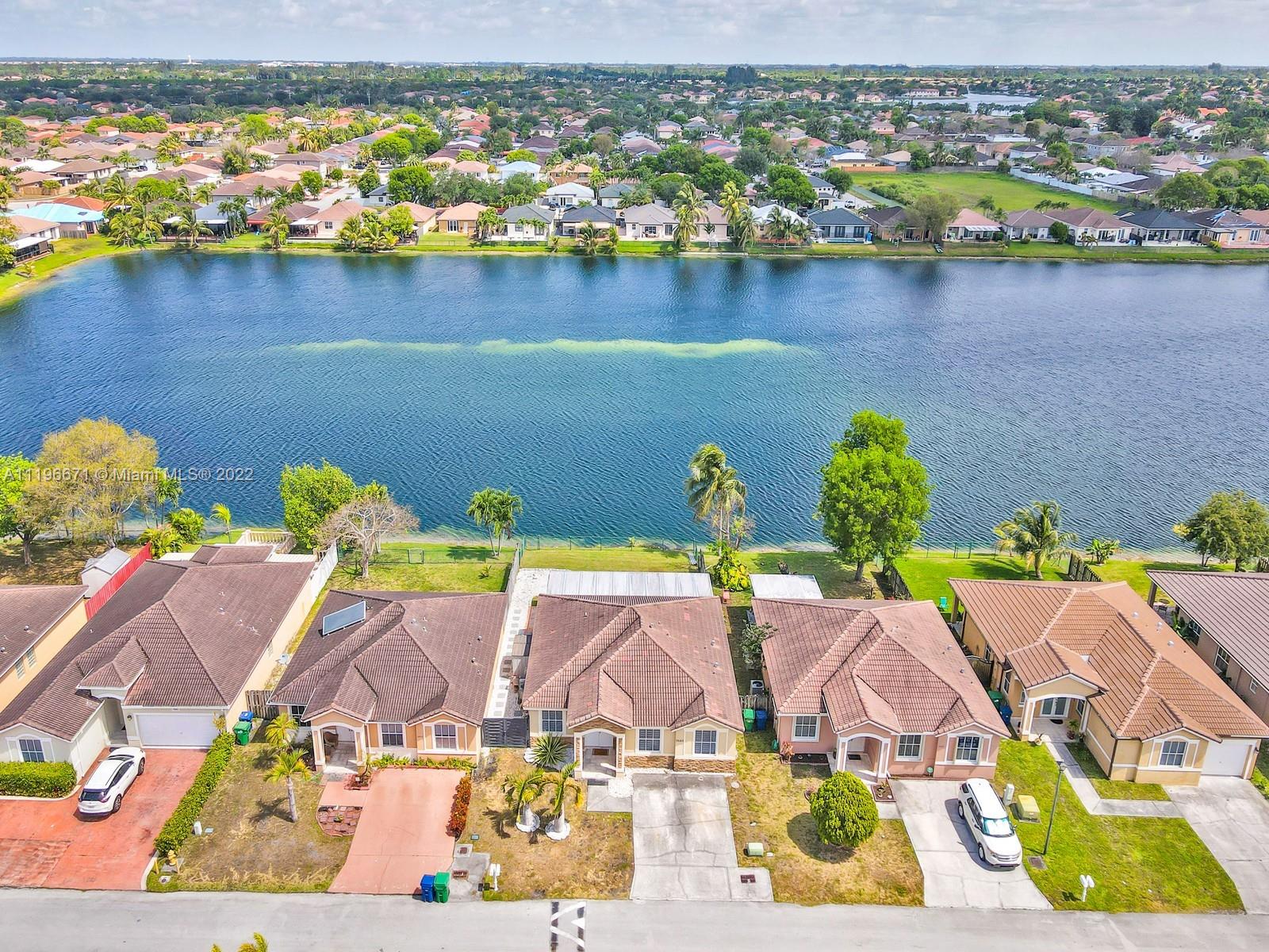 7853 NW 194th Ter