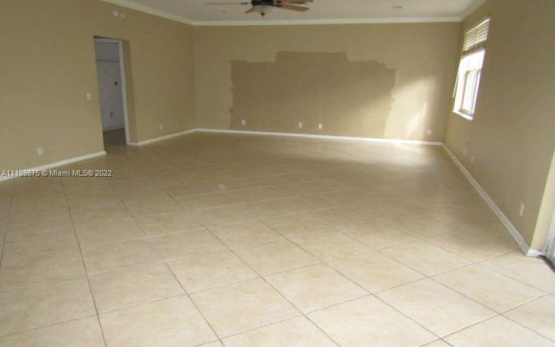 842 Hawthorn Terr