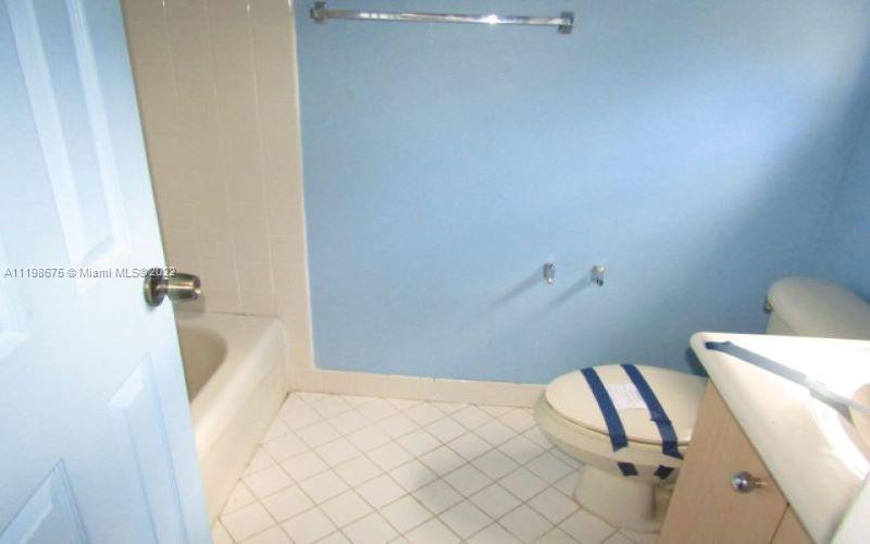 842 Hawthorn Terr