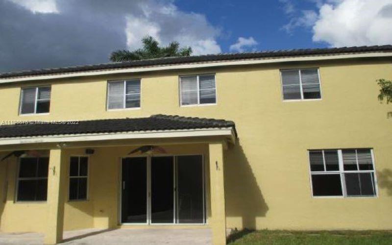 842 Hawthorn Terr