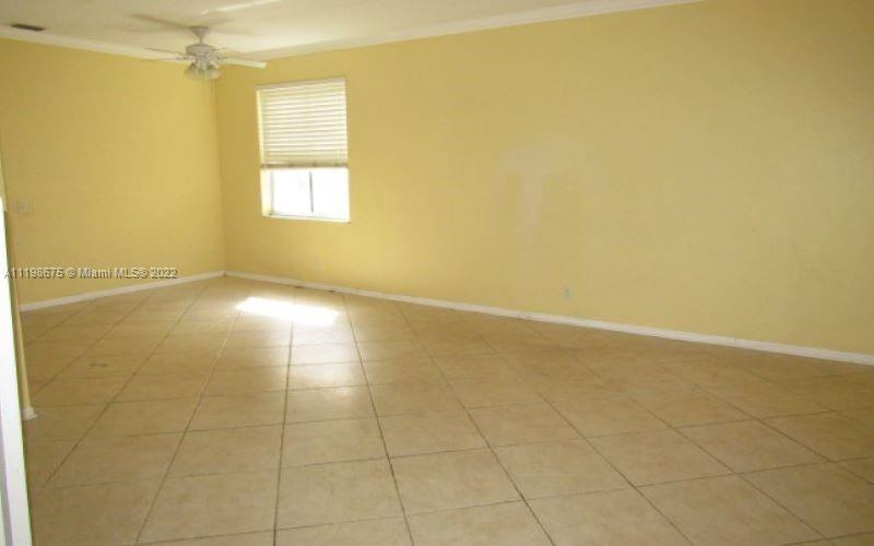 842 Hawthorn Terr