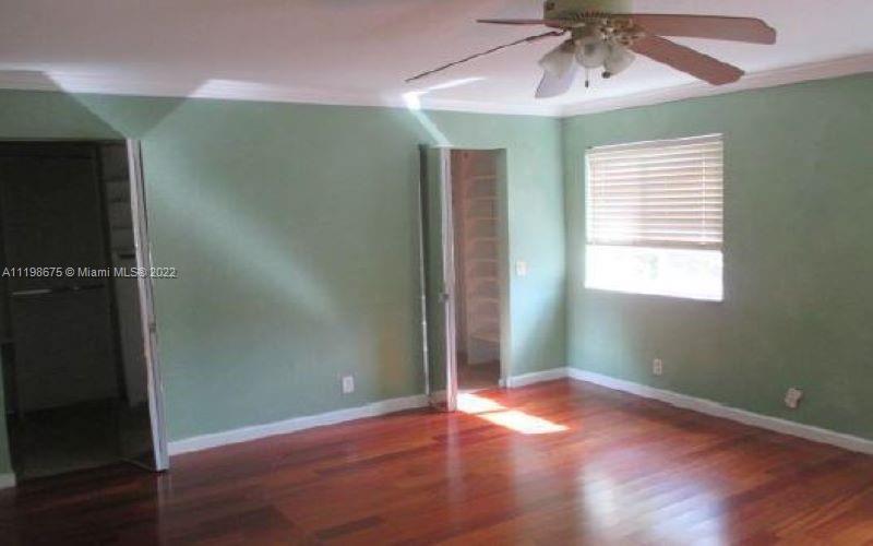 842 Hawthorn Terr