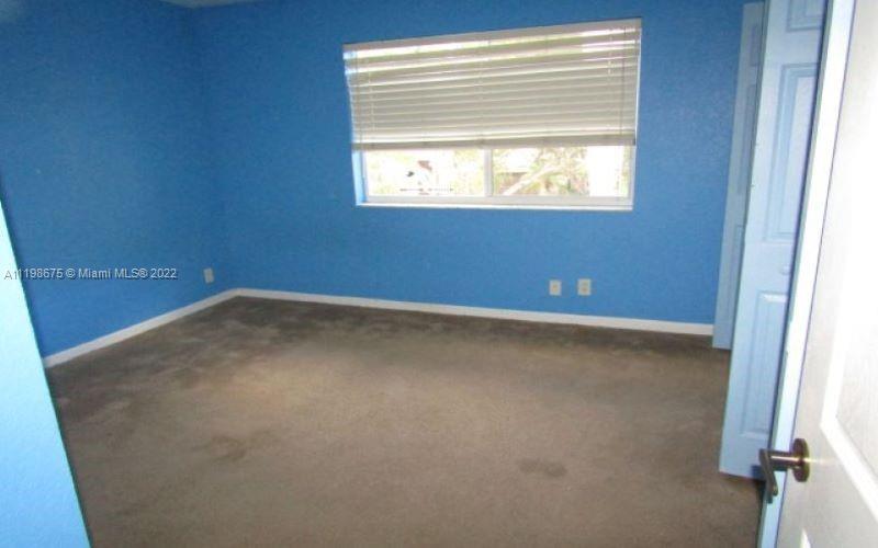 842 Hawthorn Terr