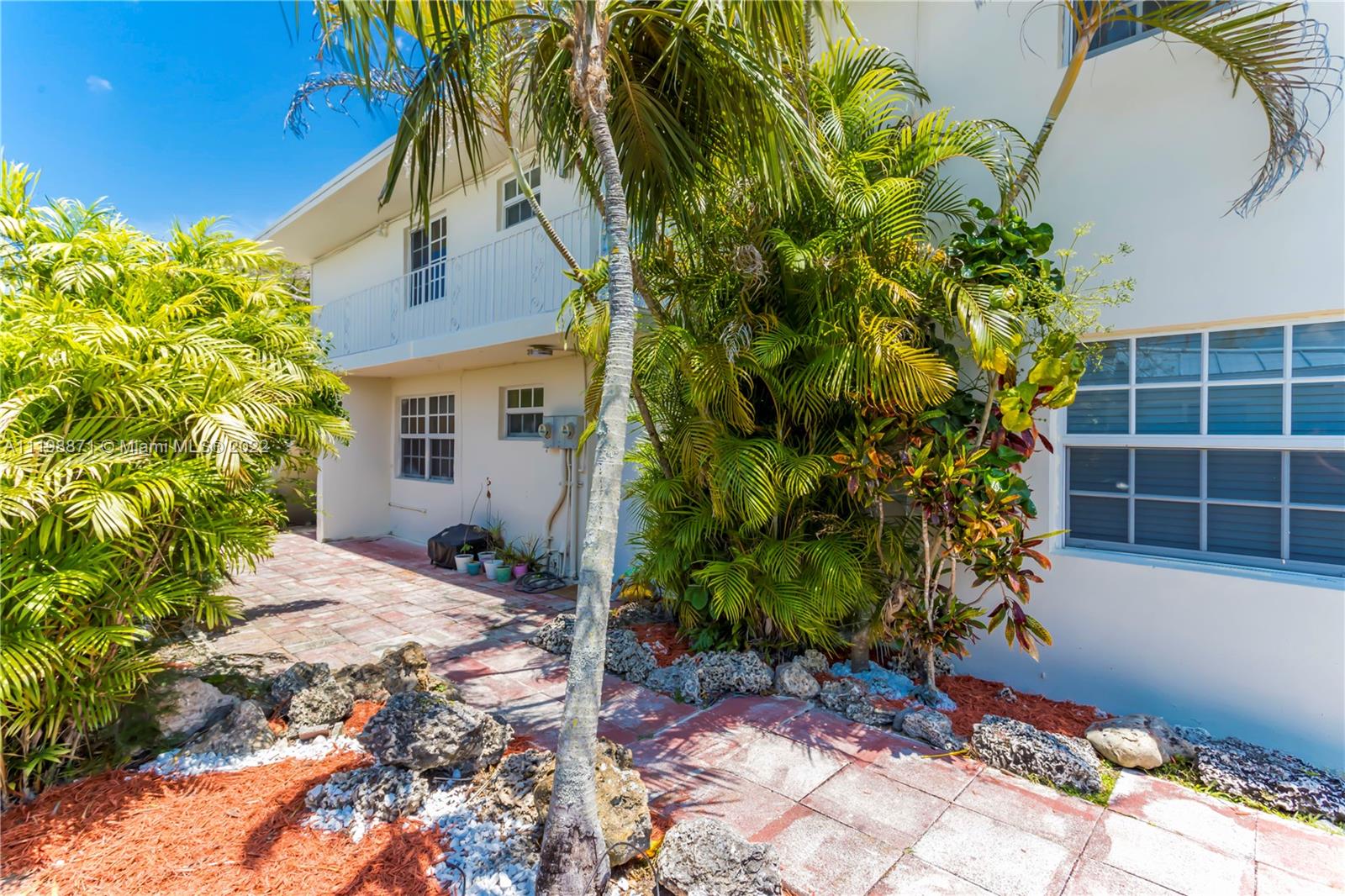 9102 SW 95th Ave Unit: 0