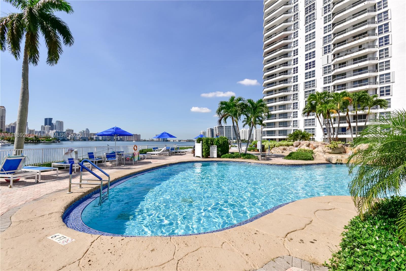 19101 Mystic Pointe Dr Unit: 402