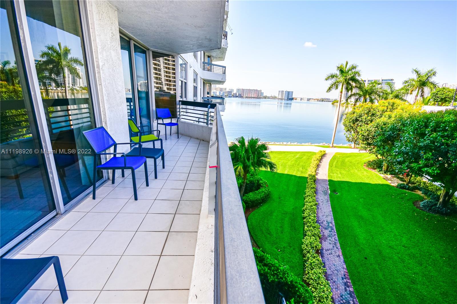 19101 Mystic Pointe Dr Unit: 402