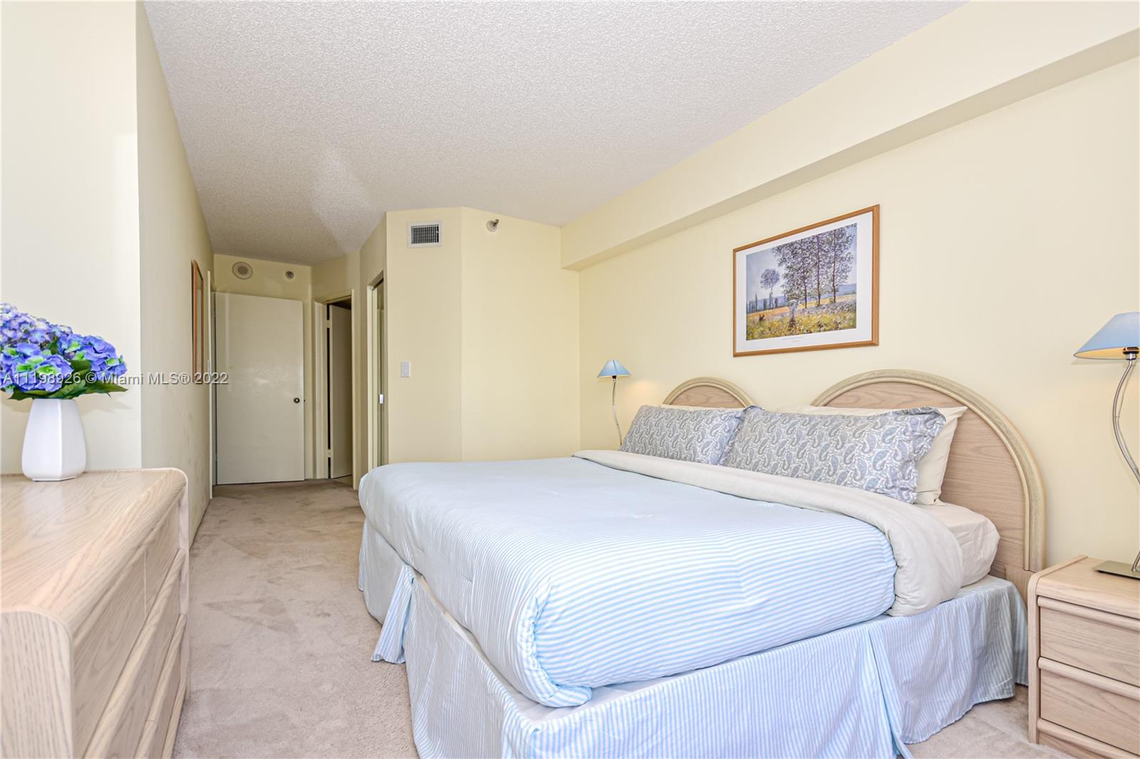 19101 Mystic Pointe Dr Unit: 402