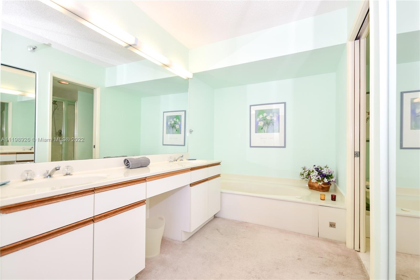 19101 Mystic Pointe Dr Unit: 402