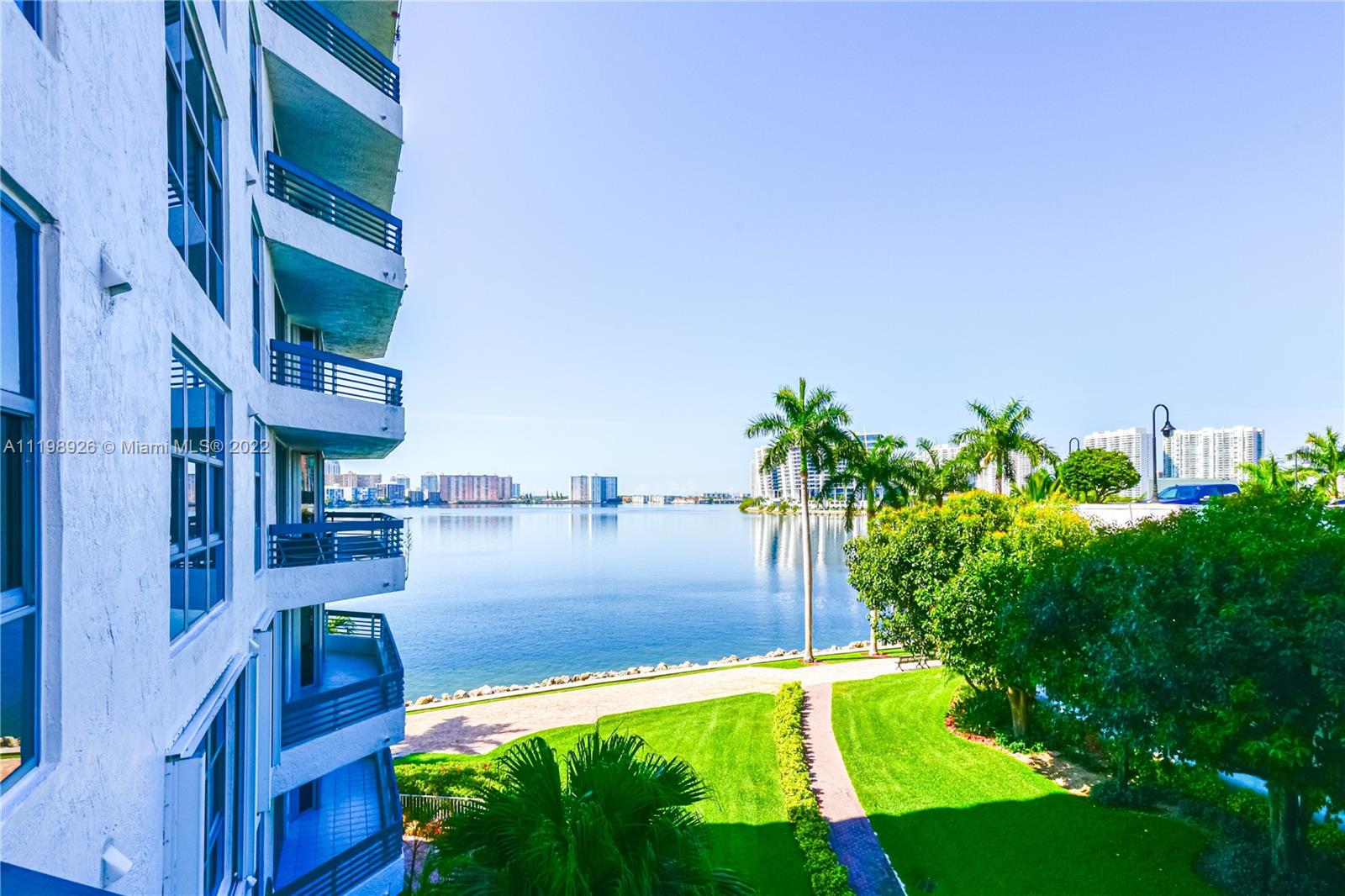 19101 Mystic Pointe Dr Unit: 402