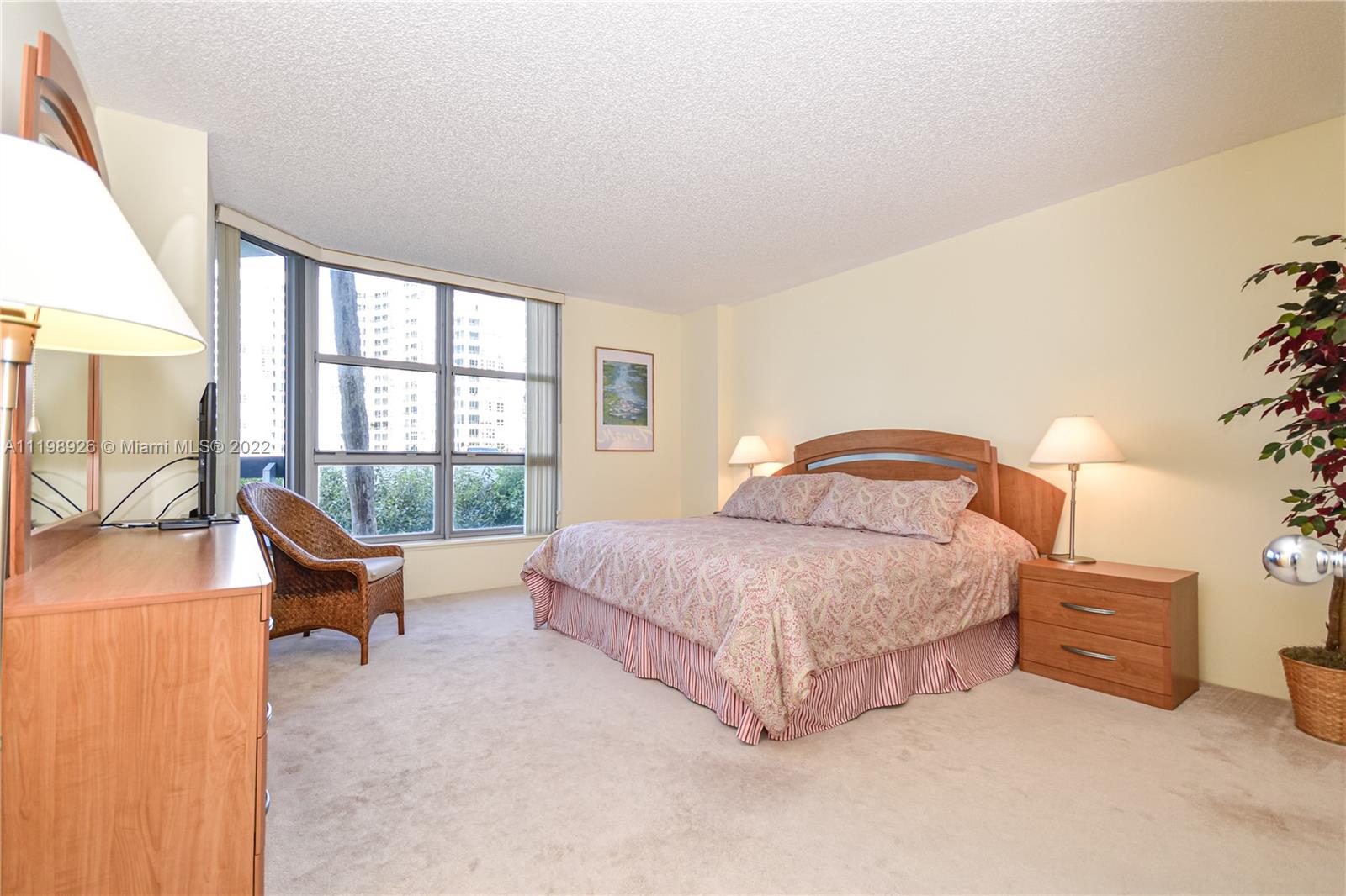 19101 Mystic Pointe Dr Unit: 402