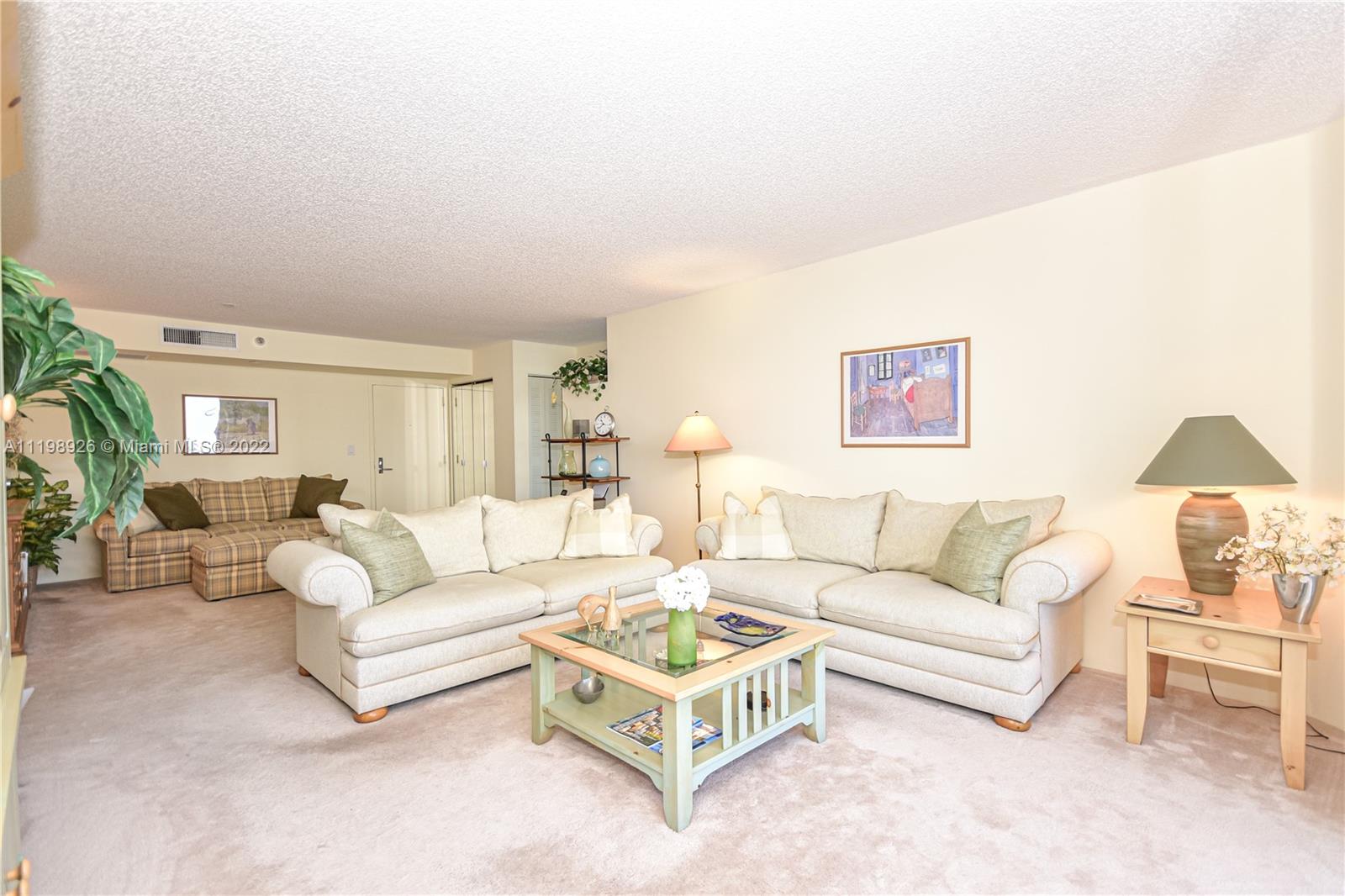 19101 Mystic Pointe Dr Unit: 402