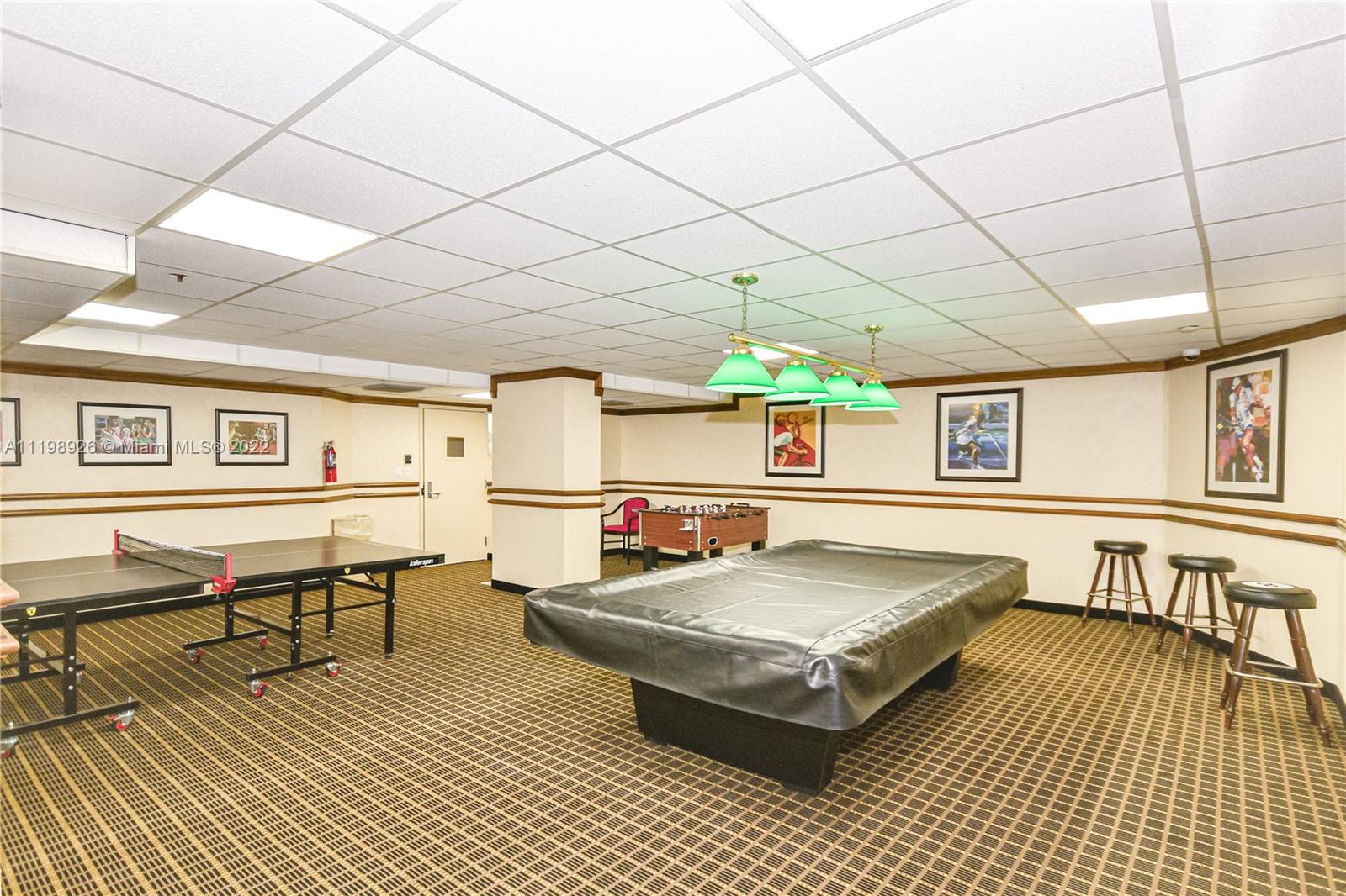 19101 Mystic Pointe Dr Unit: 402