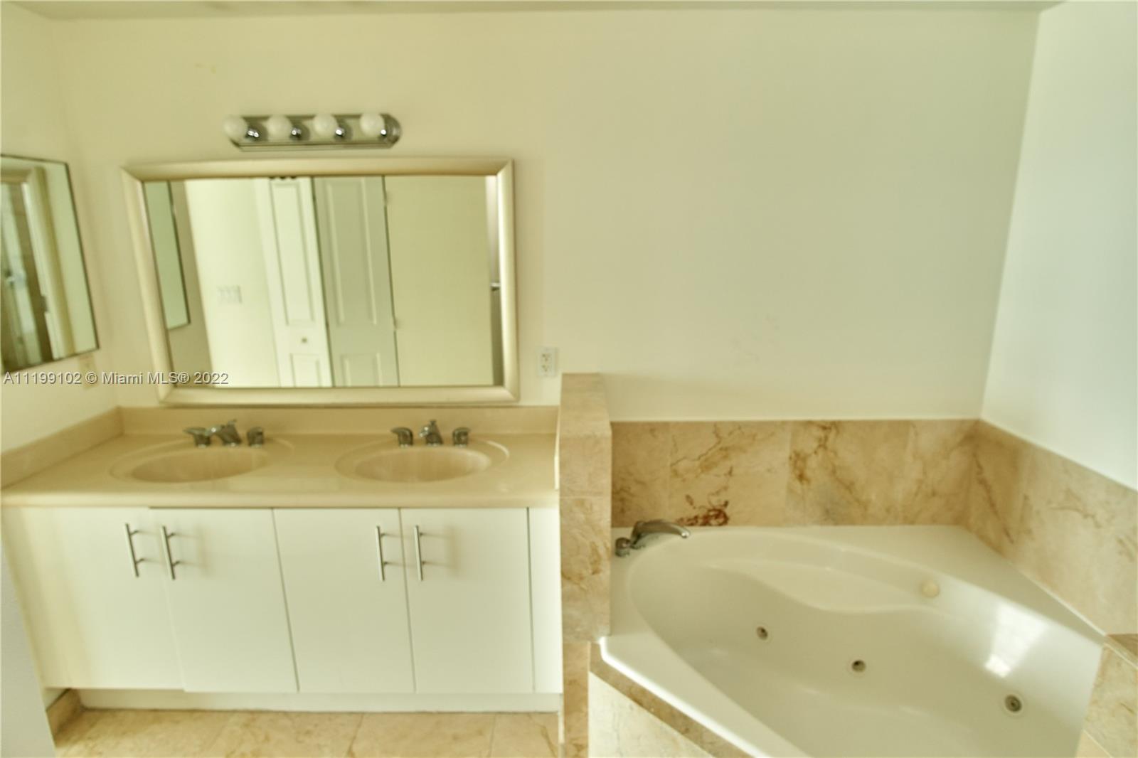 7900 Harbor Island Dr Unit: 818