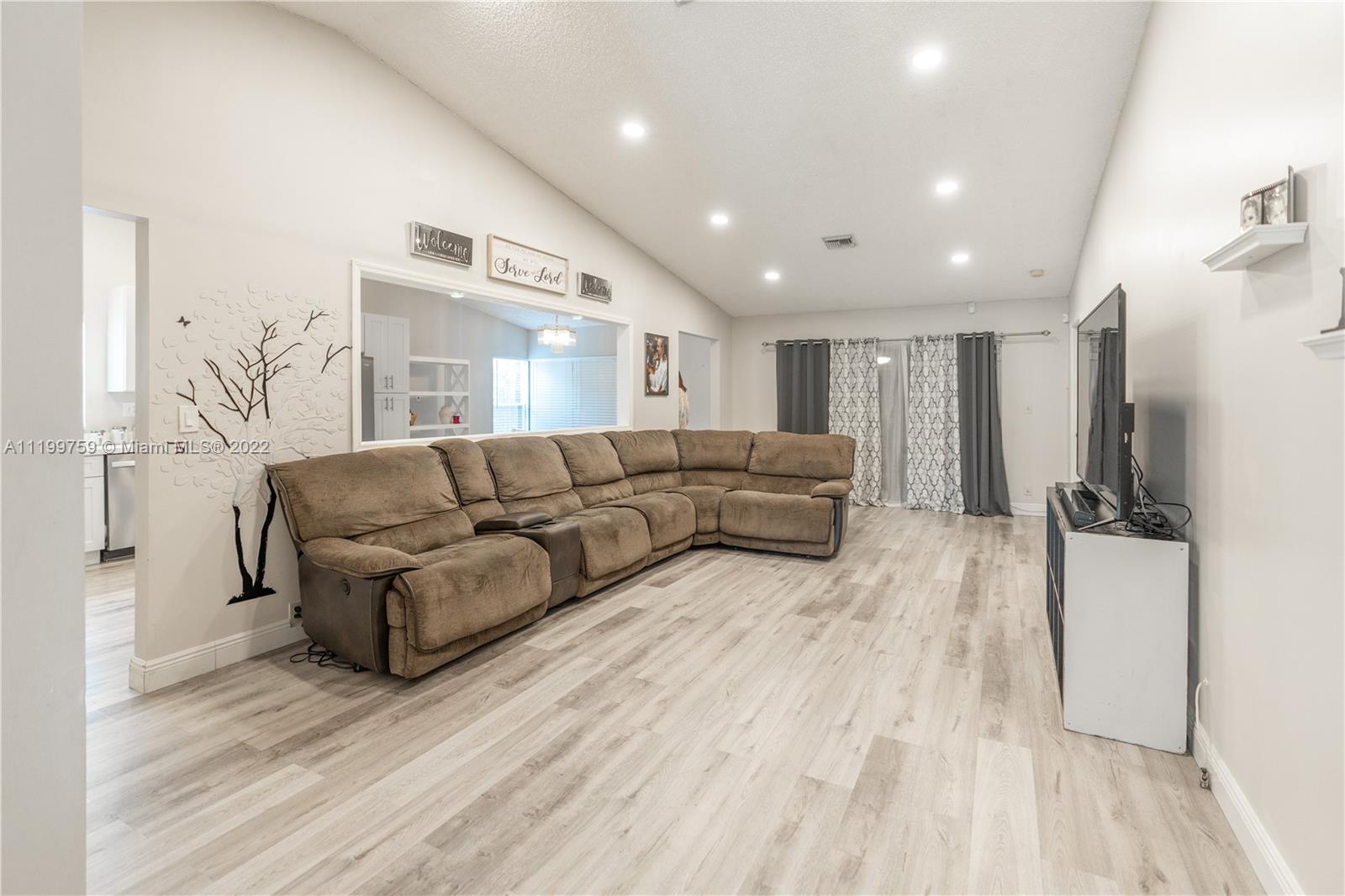 8432 NW 34th Mnr