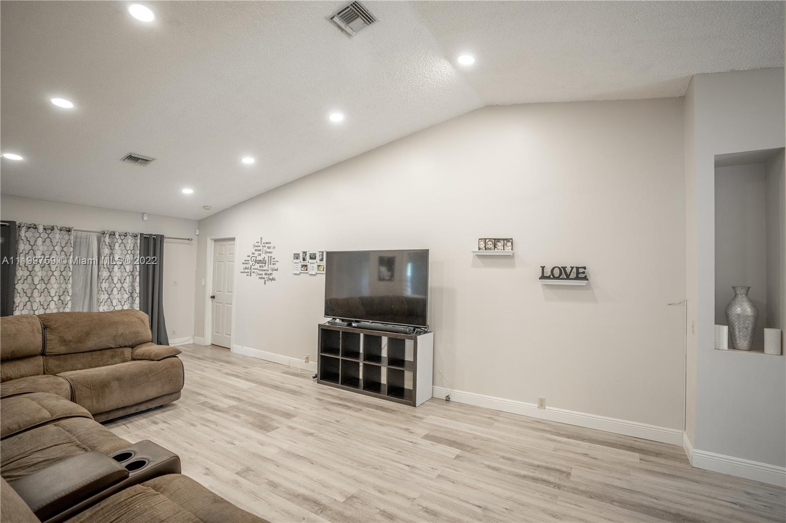 8432 NW 34th Mnr