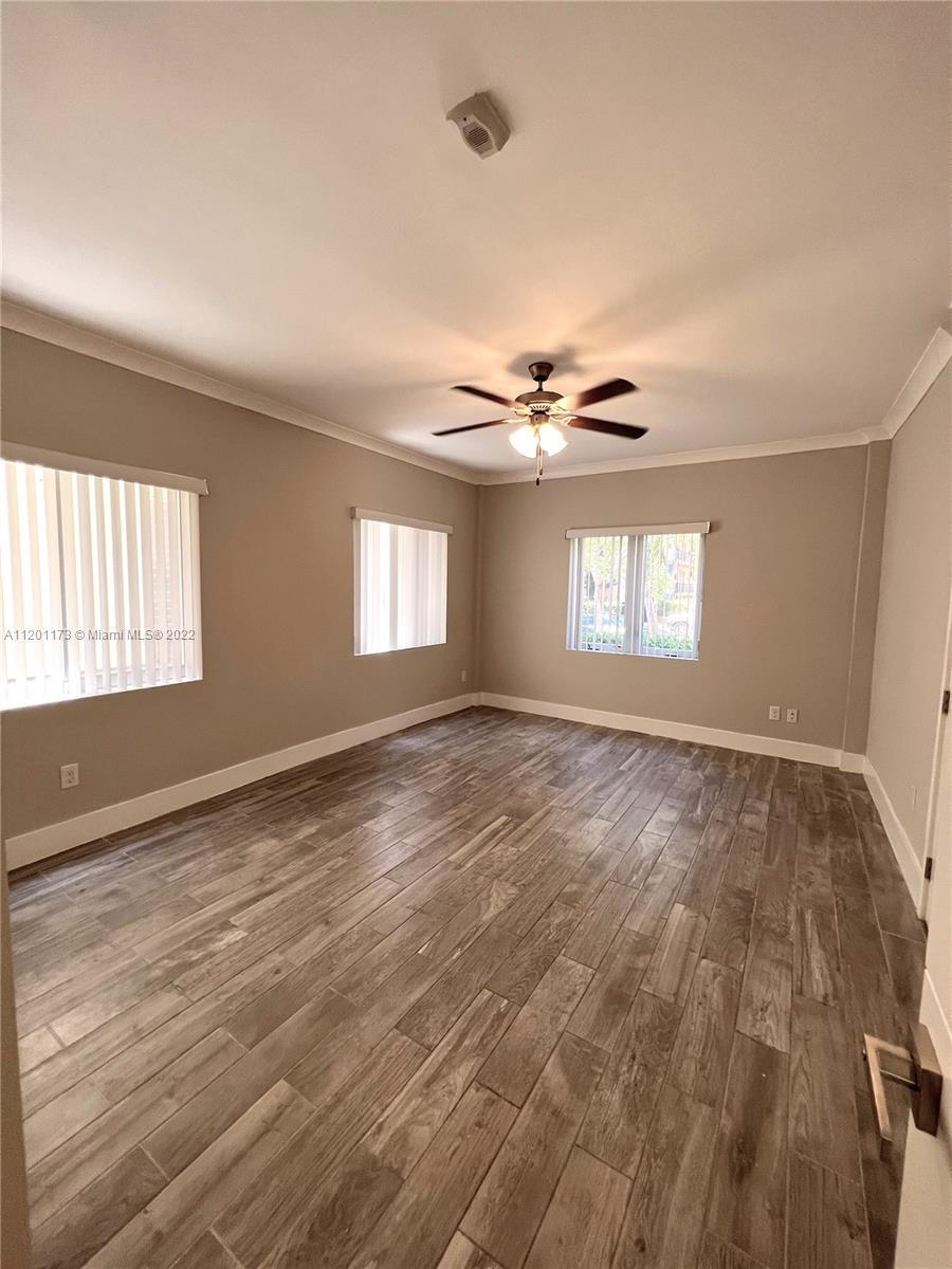 222 Sidonia Ave Unit: 1