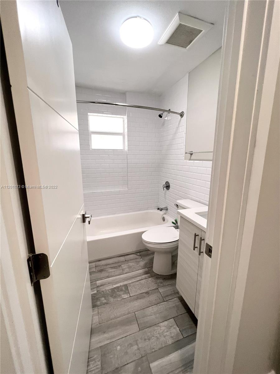 222 Sidonia Ave Unit: 1