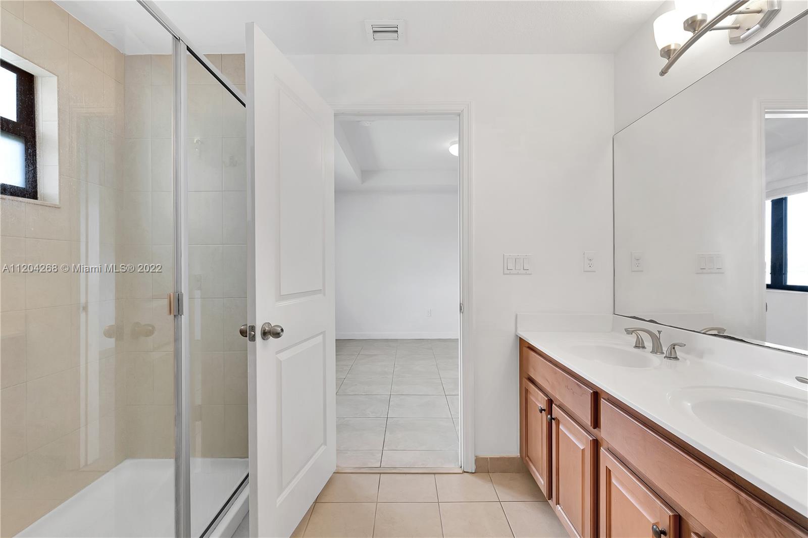 413 NE 194th Ln Unit: 413