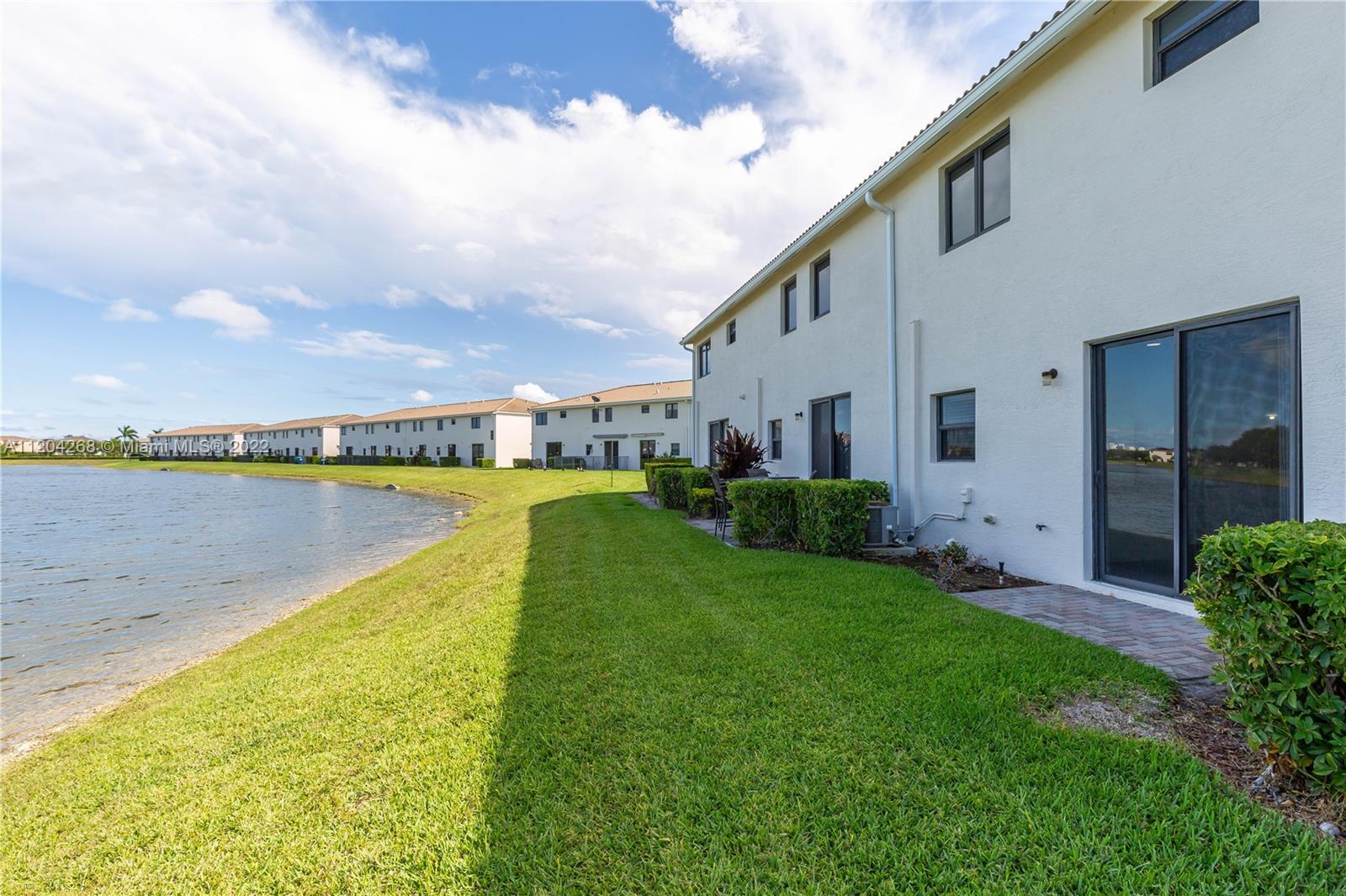 413 NE 194th Ln Unit: 413
