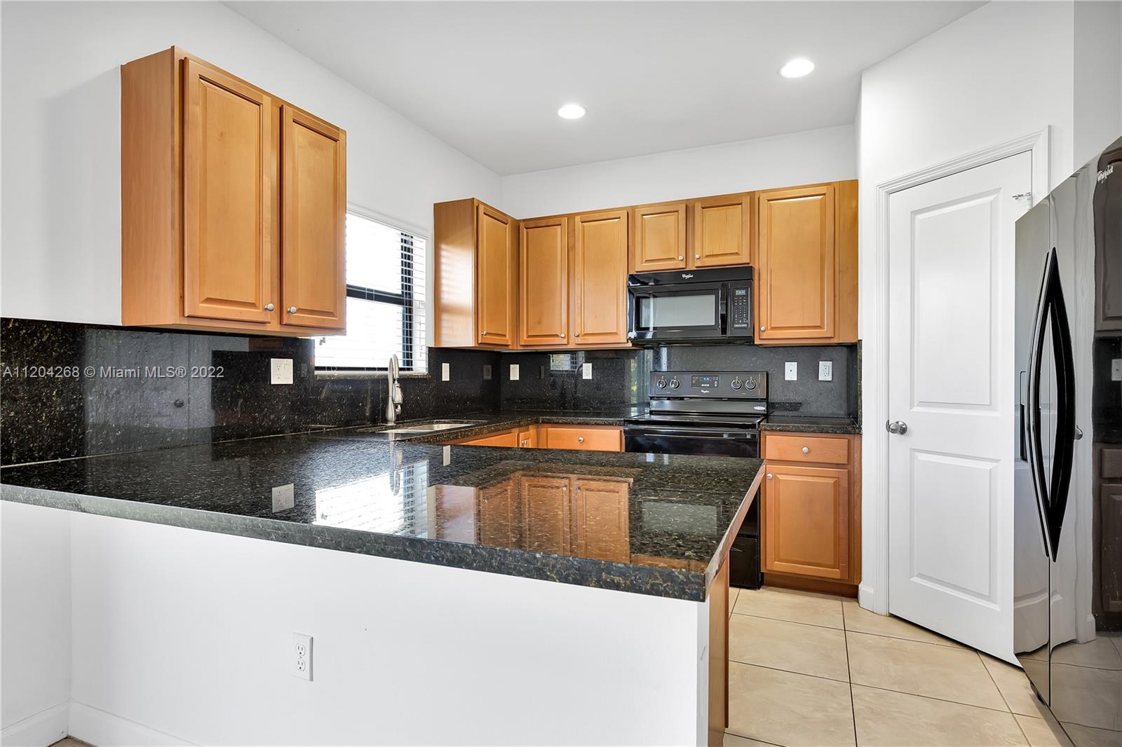 413 NE 194th Ln Unit: 413