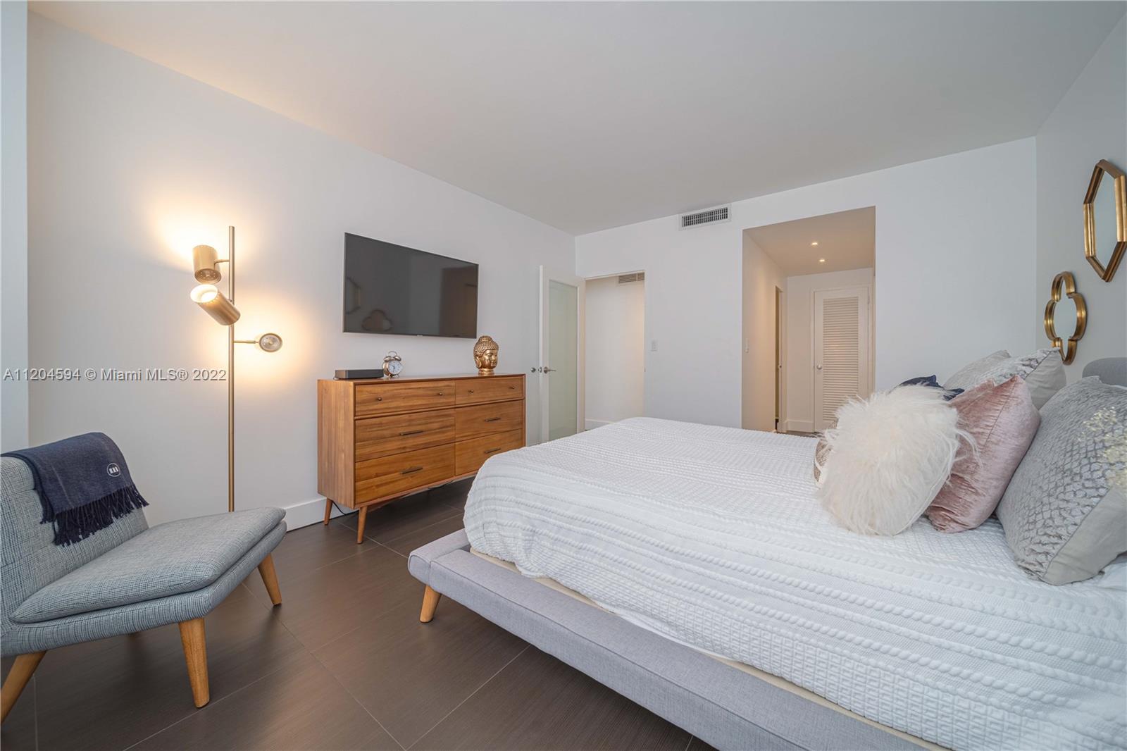 1408 Brickell Bay Dr Unit: 215