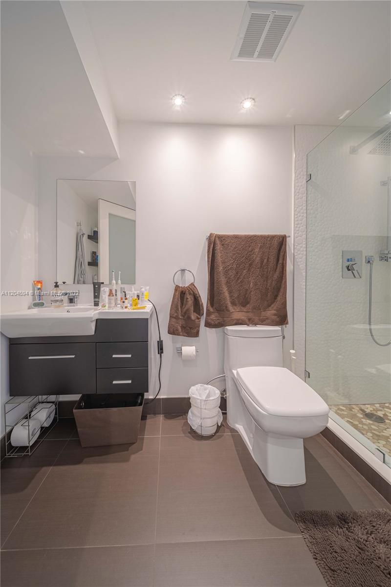 1408 Brickell Bay Dr Unit: 215