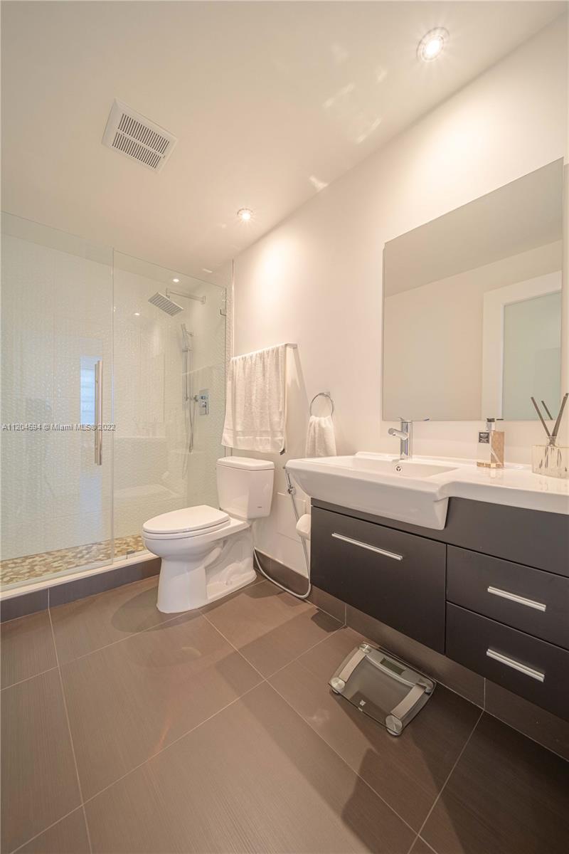 1408 Brickell Bay Dr Unit: 215