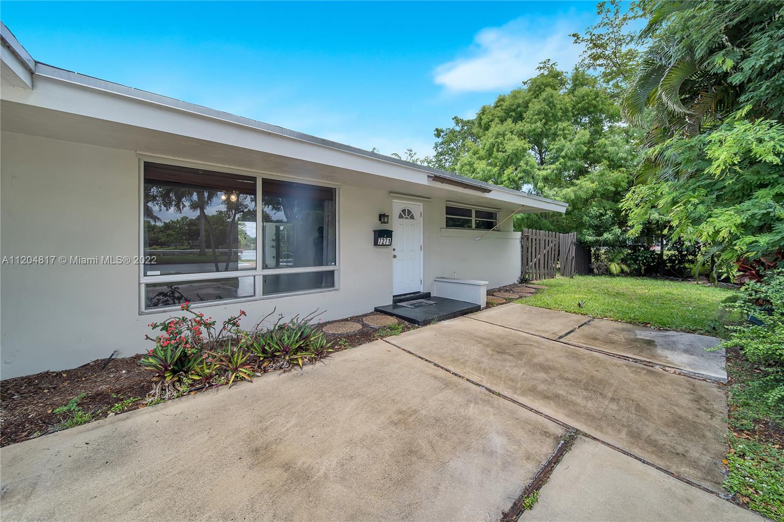 7271 Sunset Strip